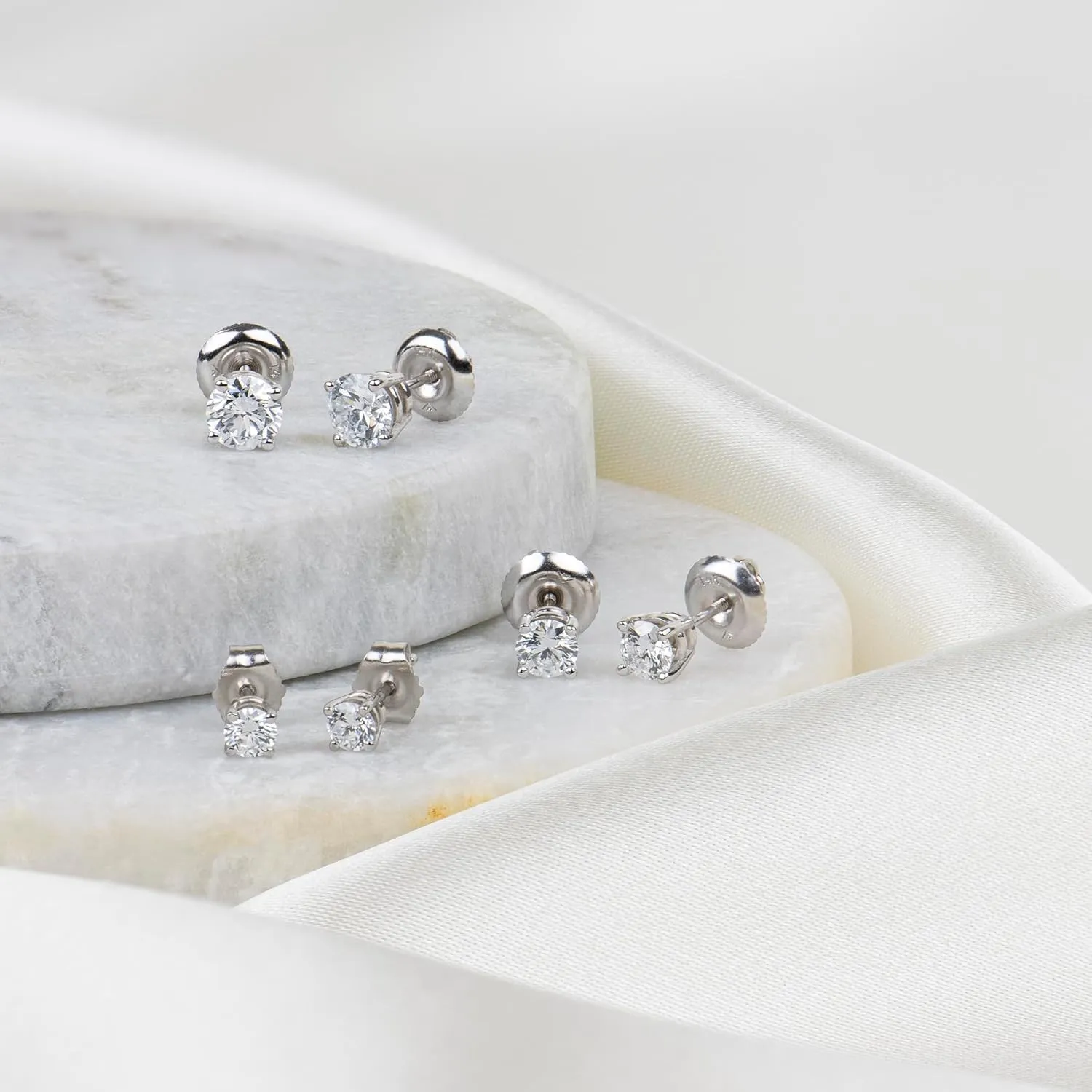 Amazon Essentials 0.25 to 1 Carat IGI Certified Solitaire Lab Grown Diamond Stud Earrings for Women in 14k Gold - 4 Prong Round Cut (G-H Color, VS1-VS2 Clarity)